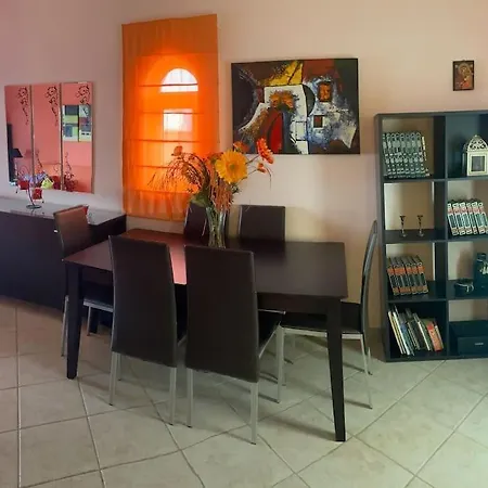 Near The Beach Flat With Verandas & Seaview *