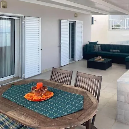 Near The Beach Flat With Verandas & Seaview Apartment *